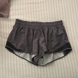 Lululemon low rise hotty hot 2.5 shorts